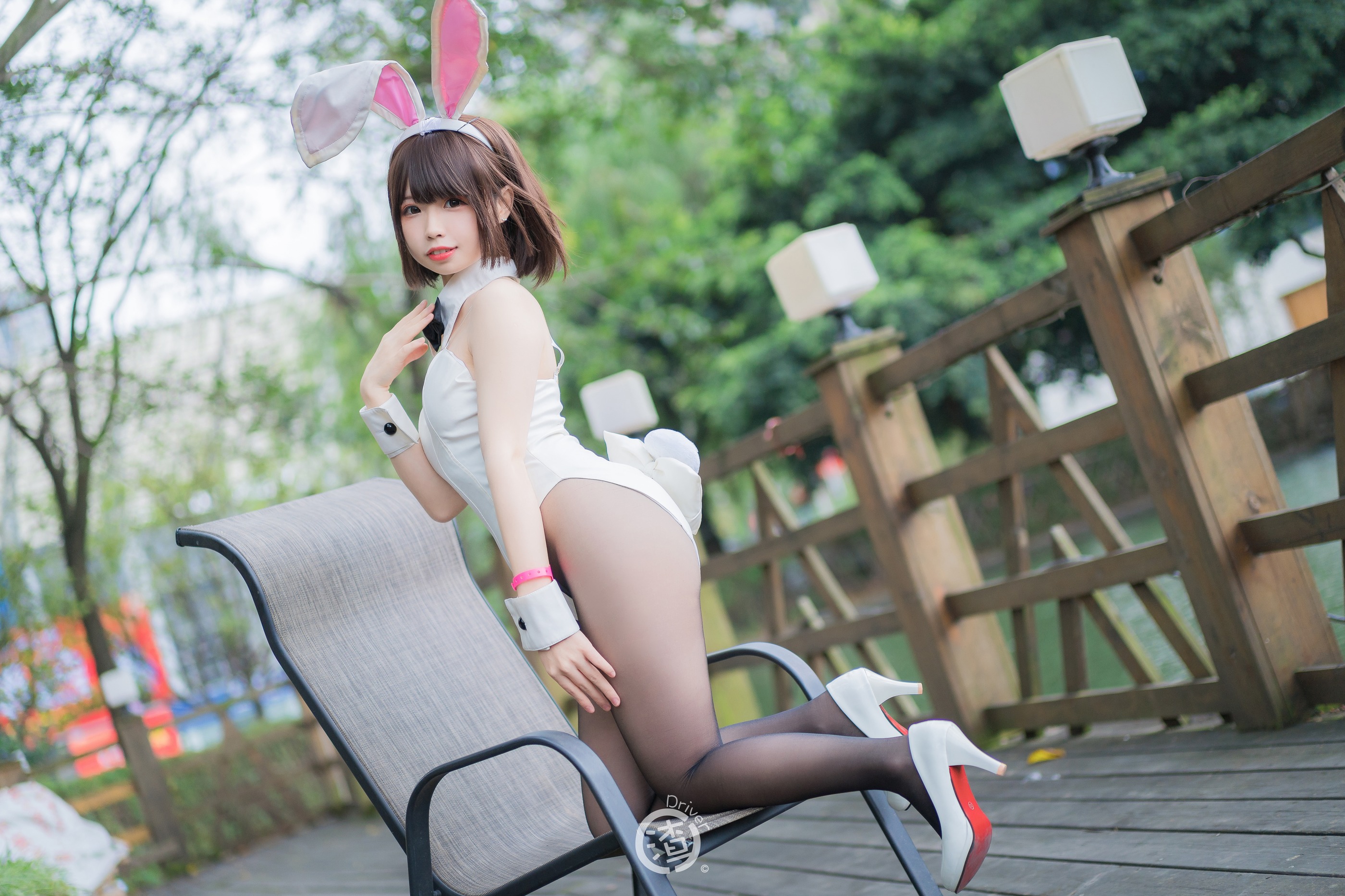 图片[1]-十万珍吱伏特 – NO.001 （香川澪）- 加藤惠兔女郎场照[11P]-XikXak